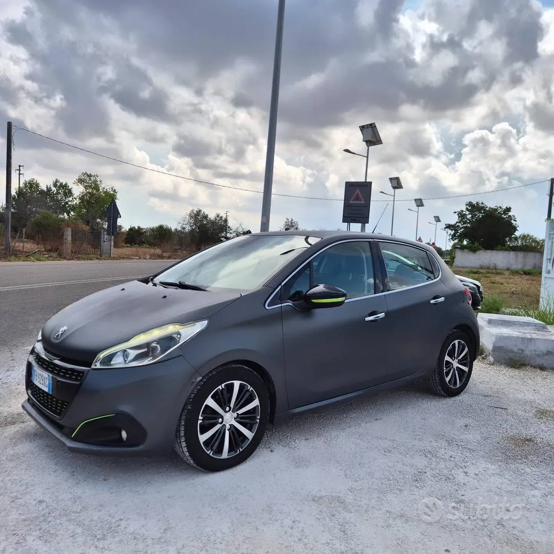 Peugeot 208 2016 photo 2