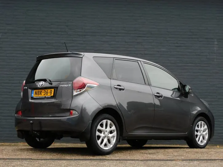 Toyota Verso-S 2016 photo 3