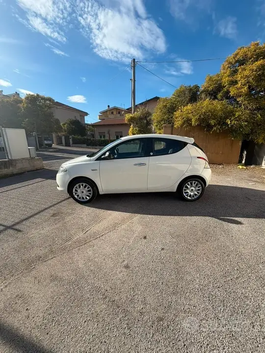Lancia Ypsilon 2014 photo 2