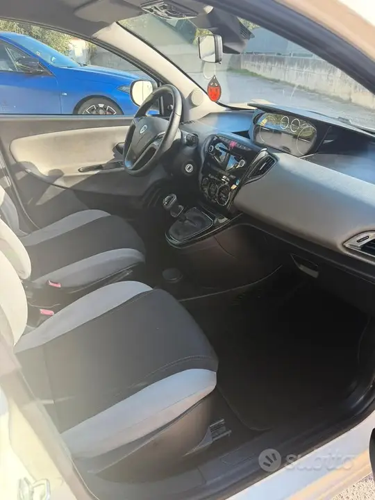 Lancia Ypsilon 2014 photo 5