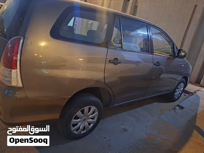 Toyota Innova 2011 photo 2