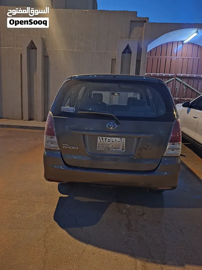 Toyota Innova 2011 photo 3
