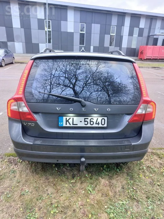 Volvo V70 2010 photo 2