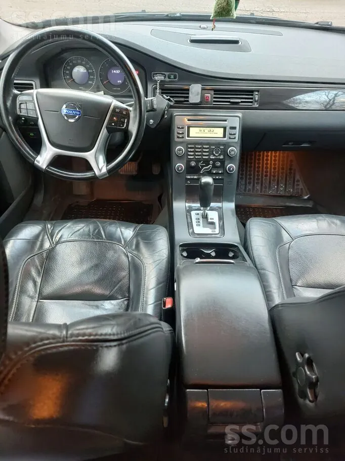 Volvo V70 2010 photo 5