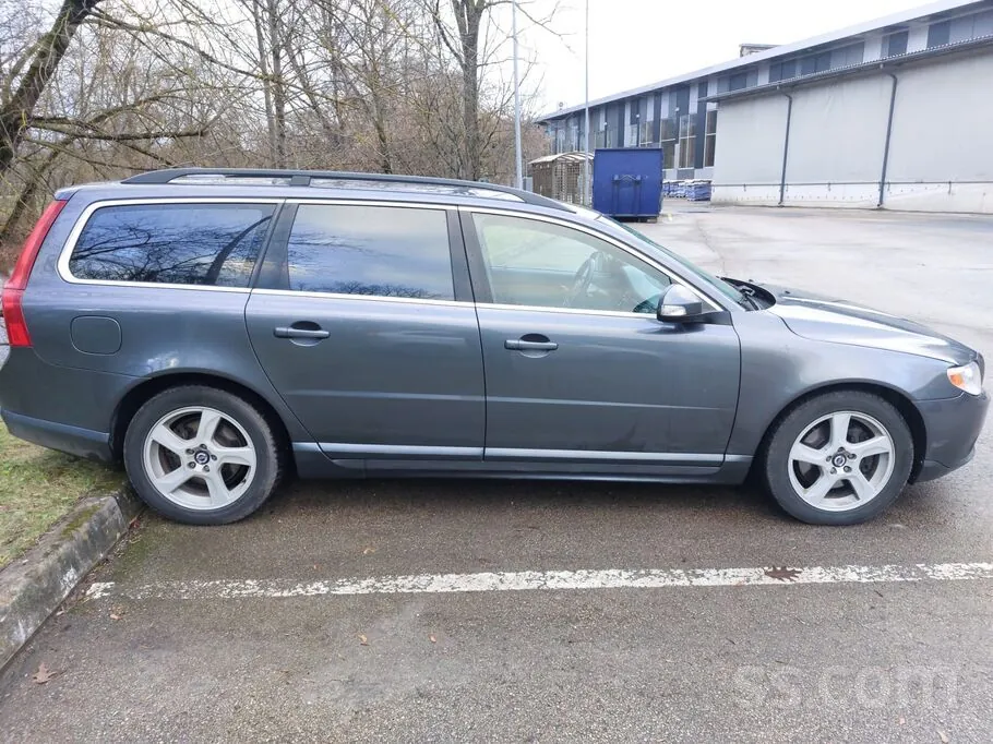 Volvo V70 2010 photo 3