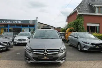 Mercedes-Benz B 180 2014 photo 2