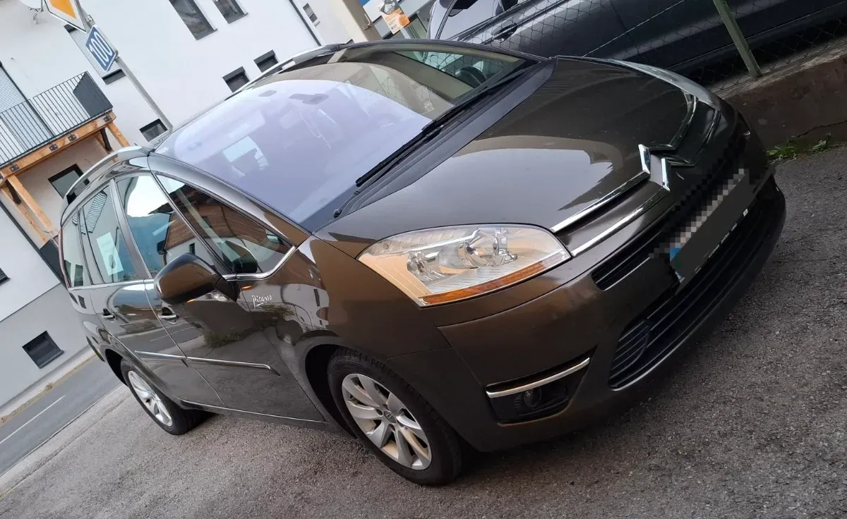 Citroen Grand C4 Picasso 2010 photo 2