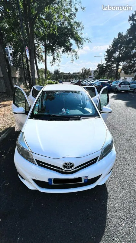 Toyota Yaris 2013 photo 3