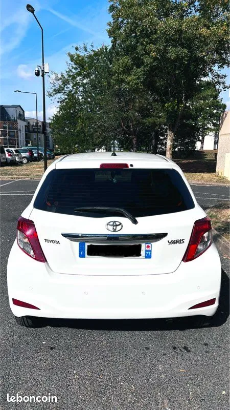 Toyota Yaris 2013 photo 2