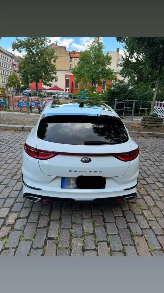 Kia Proceed