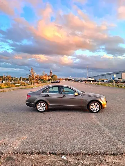 Mercedes-Benz C180 2010 photo 2