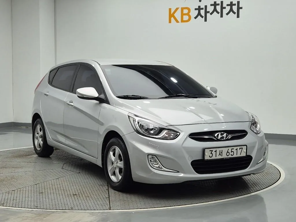 Hyundai Accent 2011 photo 4