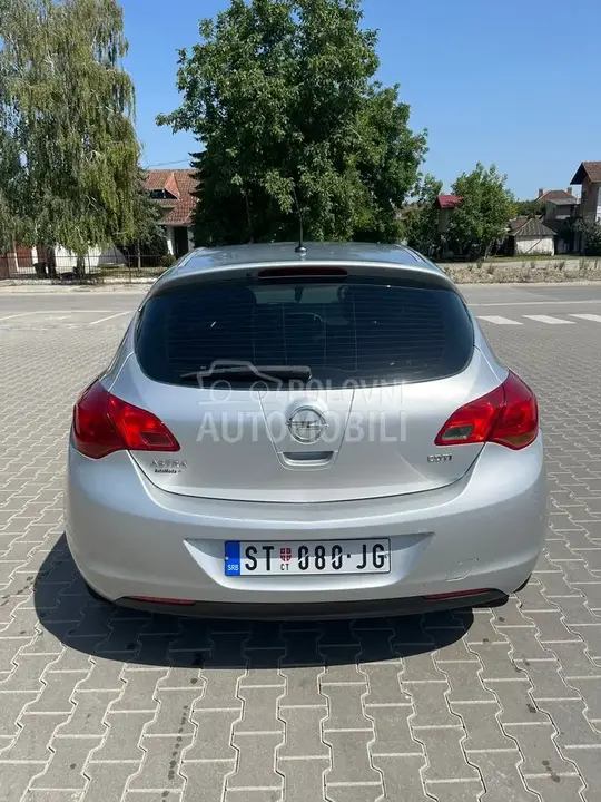 Opel Astra J
