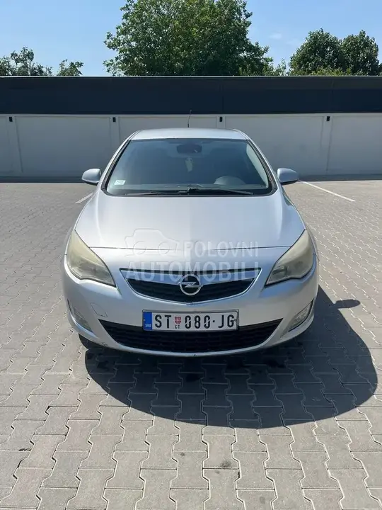 Opel Astra J 2009 photo 5