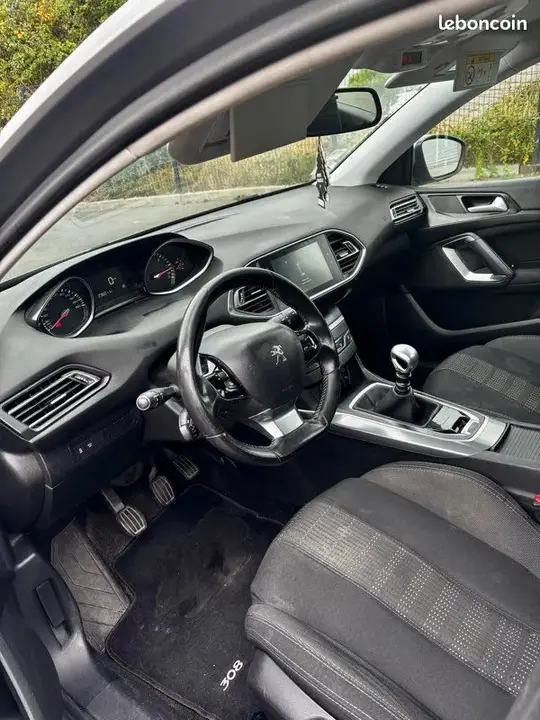 Peugeot 308 2015 photo 3