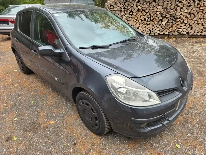Renault Clio 2007 photo 2