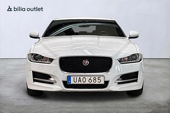 Jaguar Xe 2019 photo 3