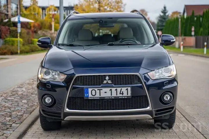 Mitsubishi Outlander 2011 photo 2