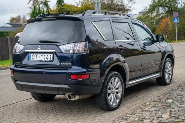 Mitsubishi Outlander 2011 photo 4