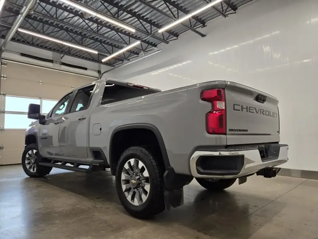 Chevrolet Silverado 2500 2024 photo 2
