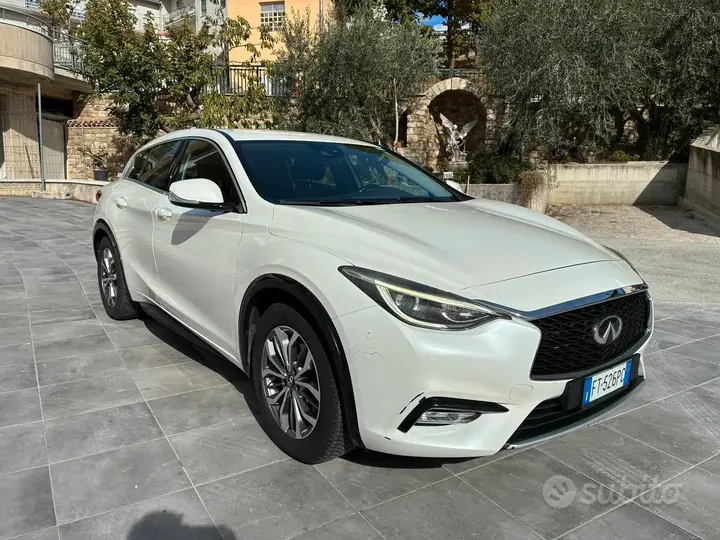 Infiniti Q30