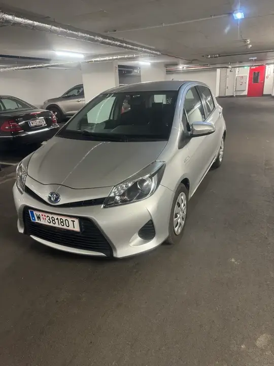 Toyota Yaris 2013 photo 3