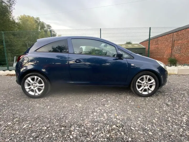 Vauxhall Corsa 2010 photo 3