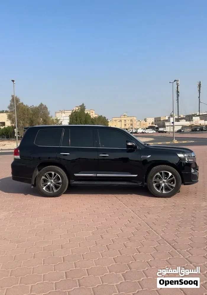 Toyota Land Cruiser 2020 photo 3