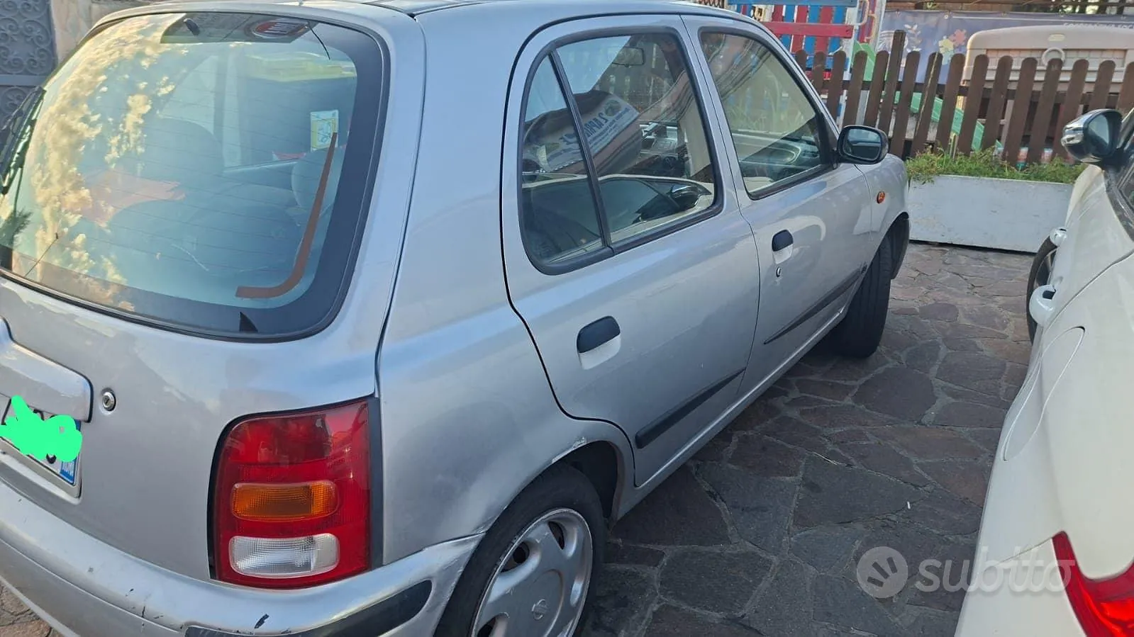 Nissan Micra 2000 photo 2