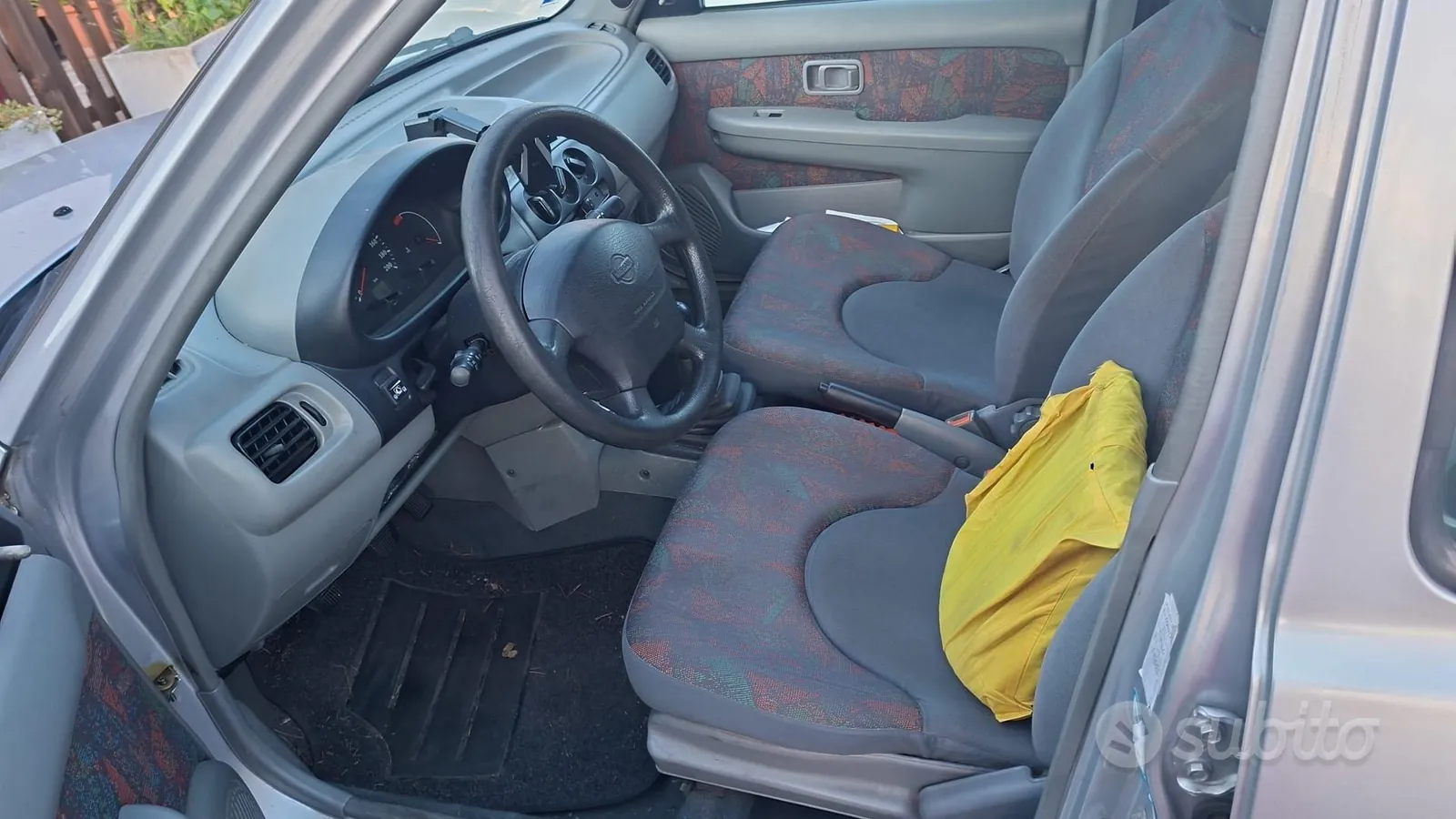 Nissan Micra 2000 photo 4