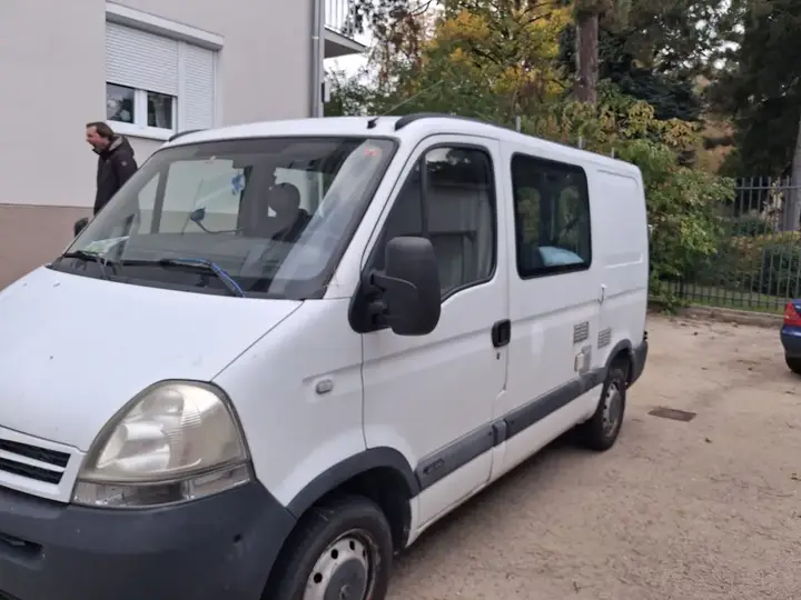 Nissan Interstar 2009 photo 2