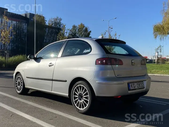 Seat Ibiza 2003 photo 4