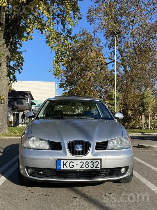 Seat Ibiza 2003 photo 2