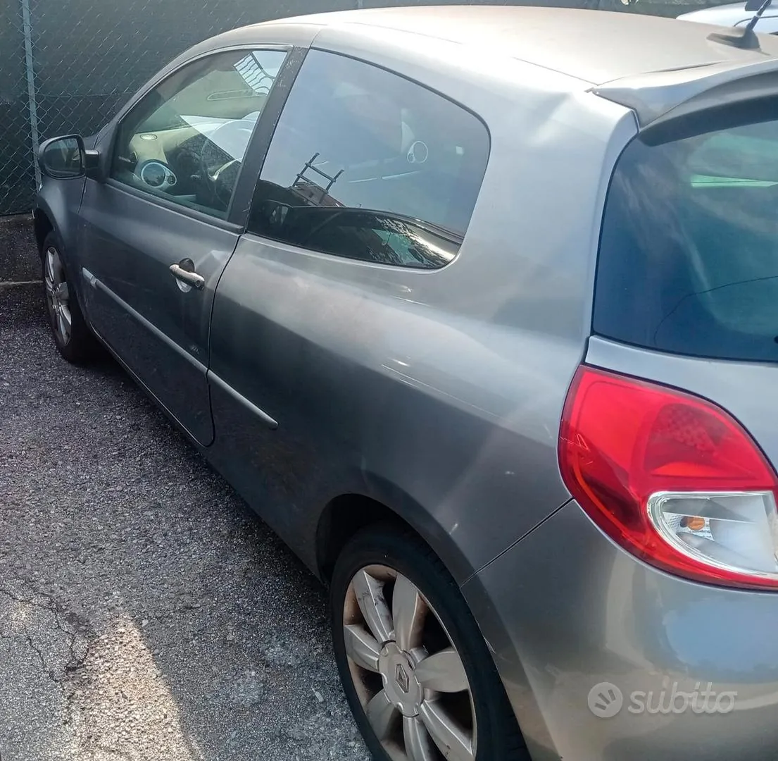 Renault Clio 2009 photo 3