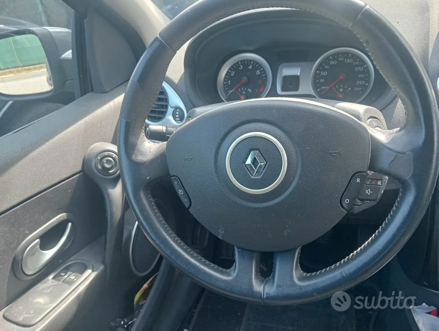 Renault Clio 2009 photo 4