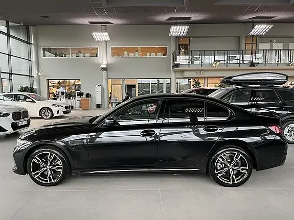 BMW 330E 2025 photo 3