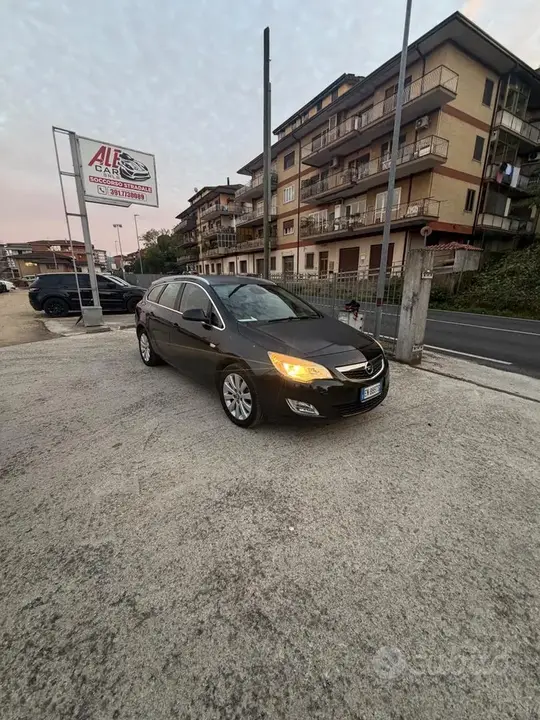 Opel Astra 2013 photo 2