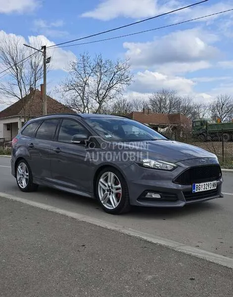 Ford Focus St 2016 photo 2