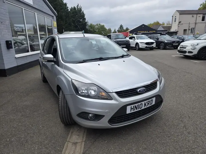 Ford Focus 2010 photo 2