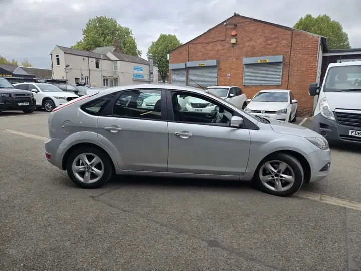 Ford Focus 2010 photo 3