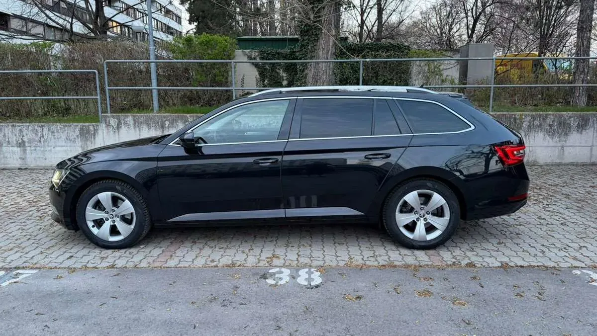 Skoda Superb 2019 photo 2