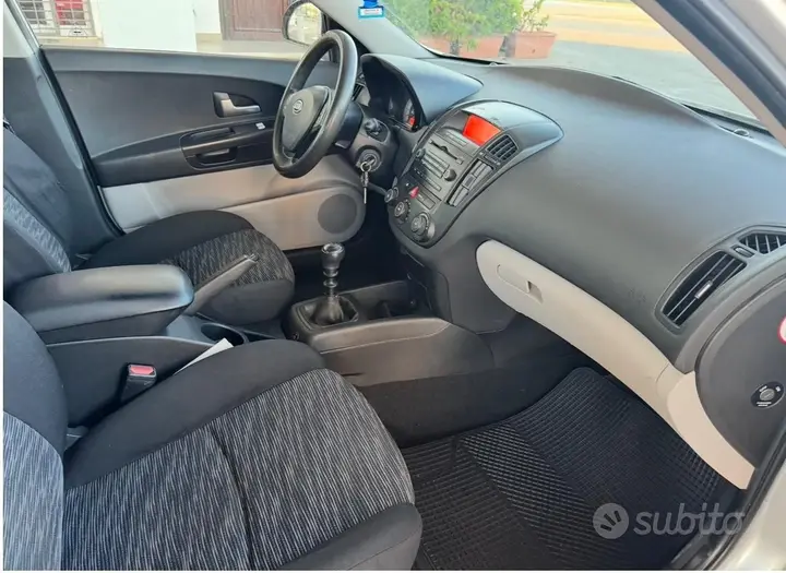 Kia Ceed 2011 photo 5