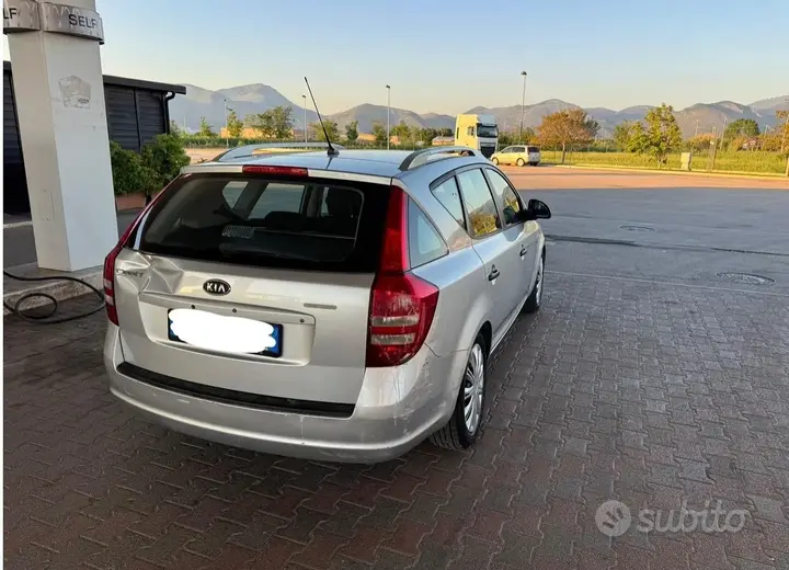 Kia Ceed 2011 photo 3