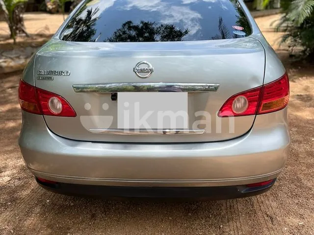 Nissan Bluebird 2011 photo 2