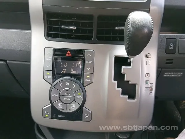 Toyota Noah Si 2009 photo 2