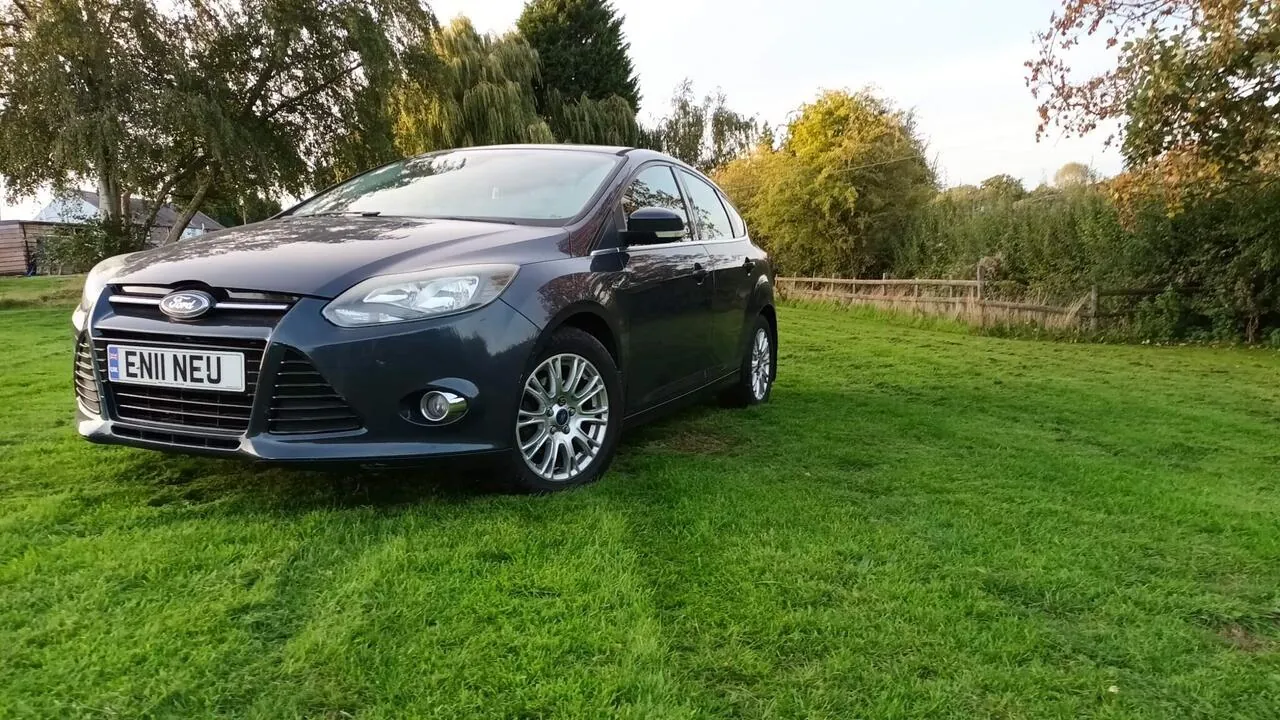 Ford Focus 2011 photo 2