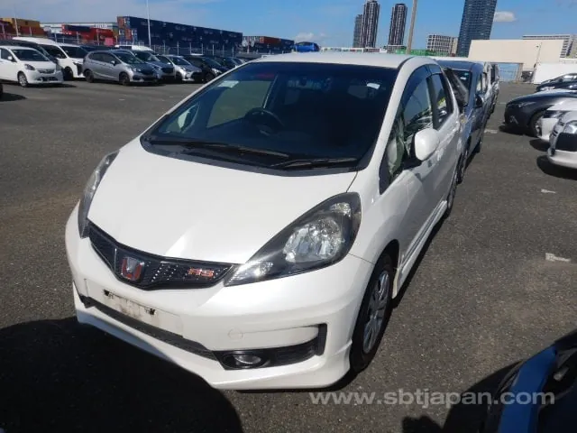 Honda Fit Rs 2013 photo 2