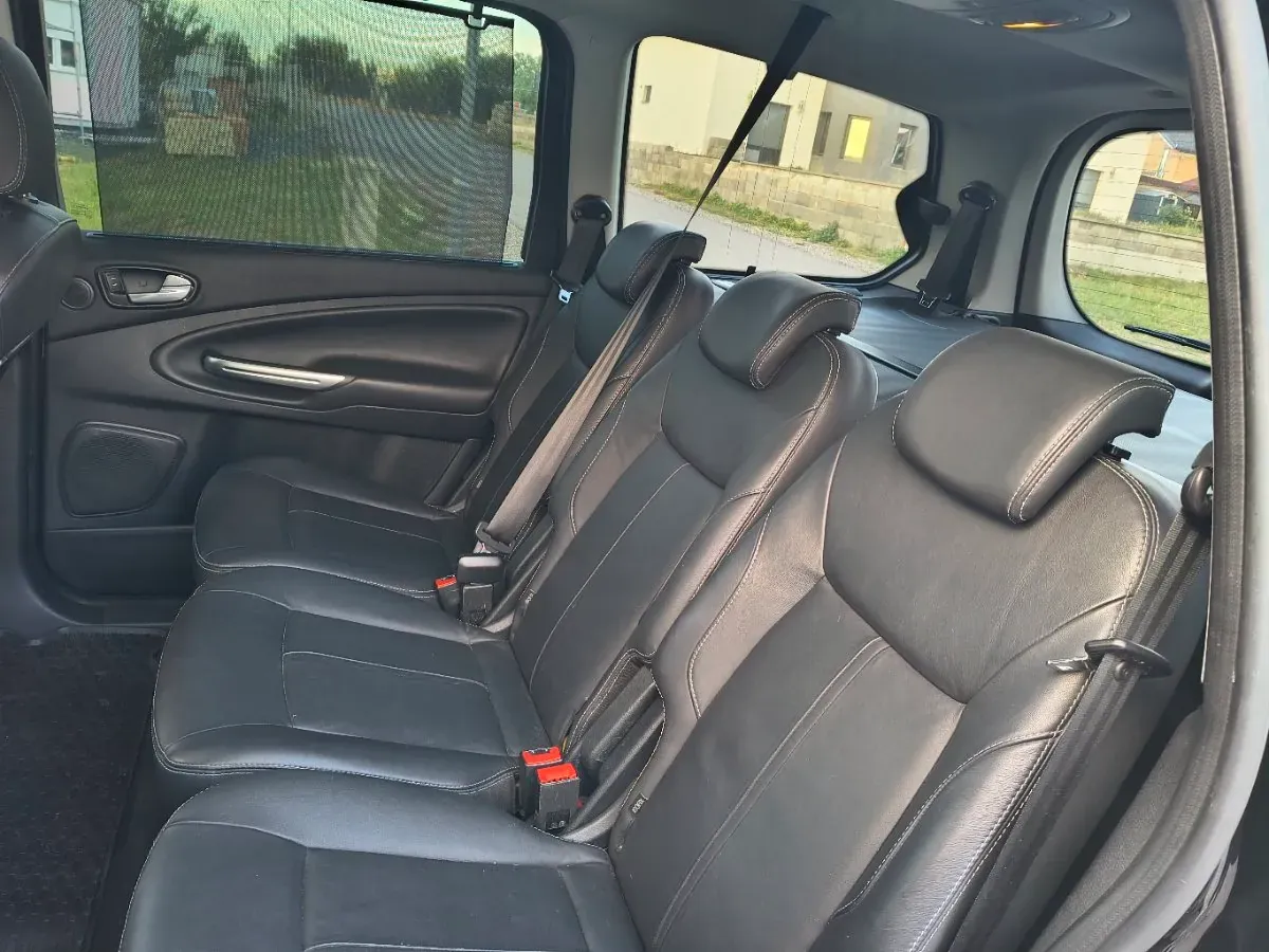 Ford Galaxy 2012 photo 3