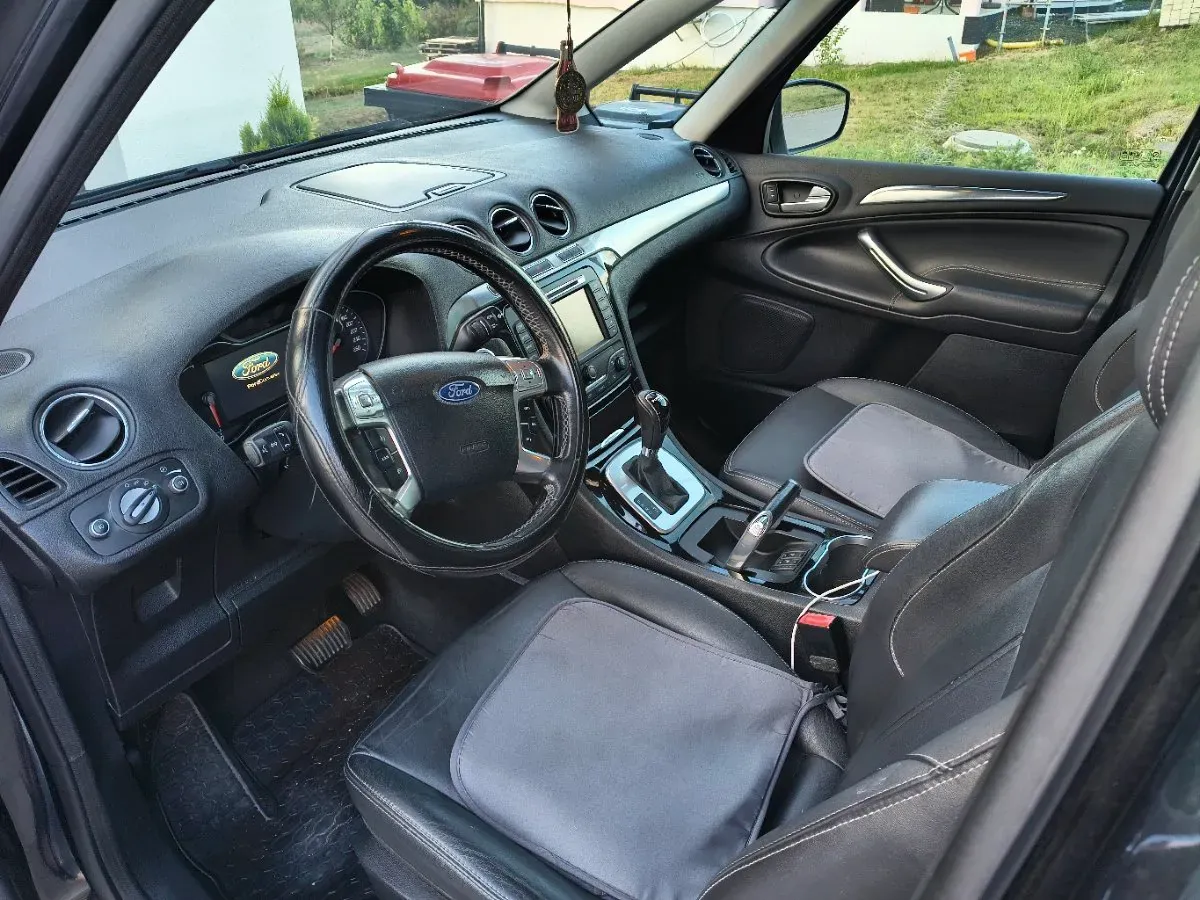 Ford Galaxy 2012 photo 2