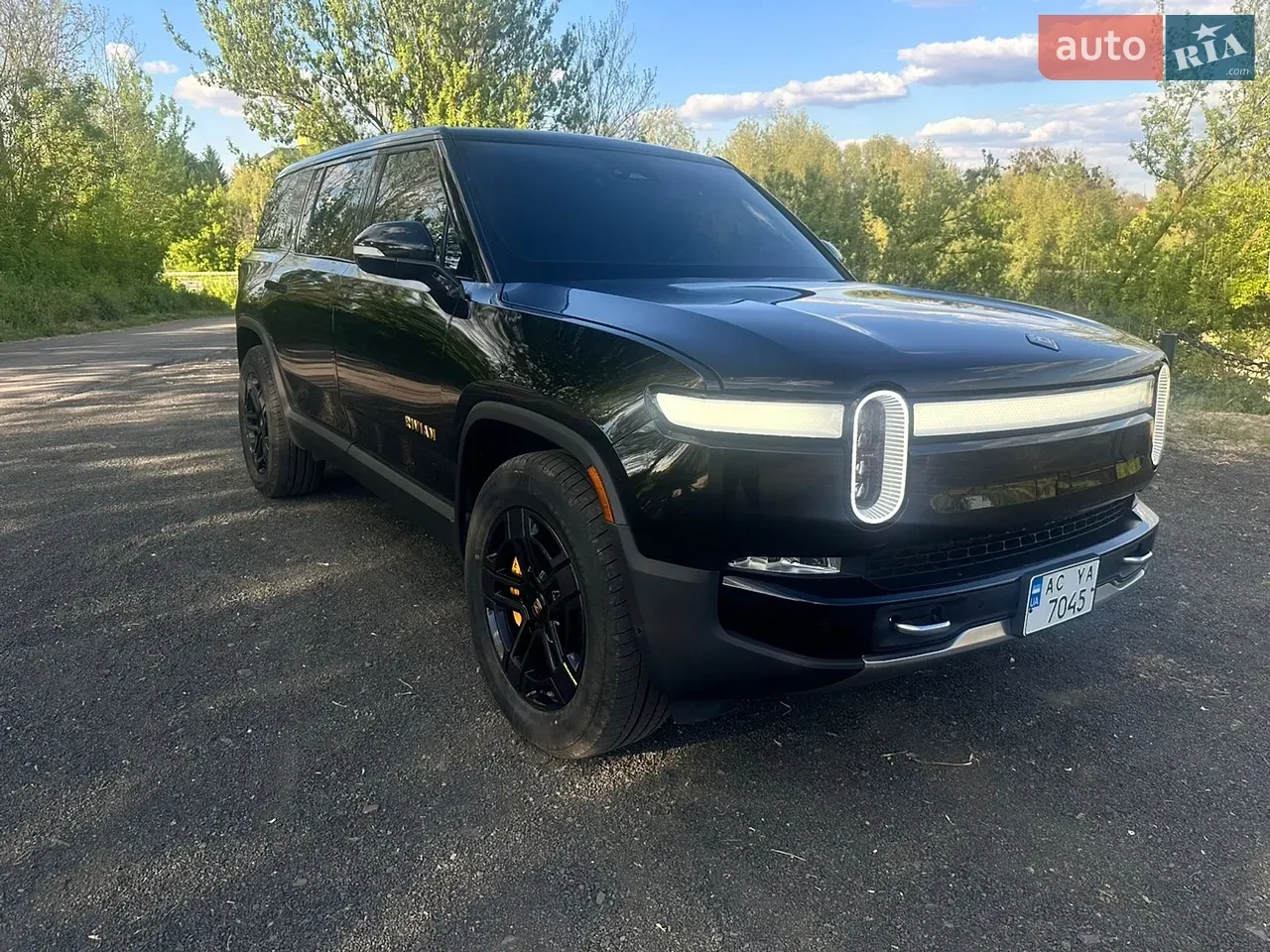 Rivian R1S